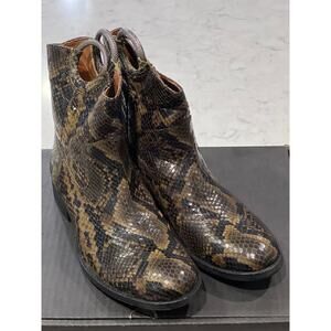 NWT Frye Women’s Snake Print Melissa Pull On Ring Short Ankle Boots Size 6 Olive